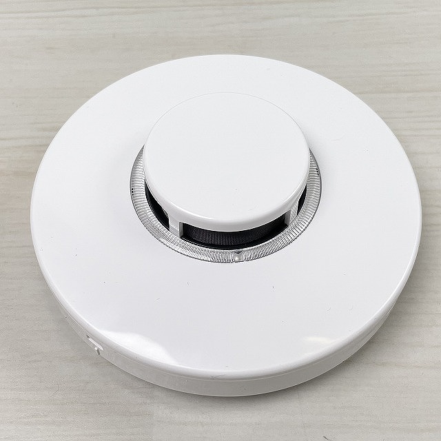 買取ヴィレッジ朝霞にて高価買取中のニッタン製煙感知器(CK2B-016)を真上から撮影した様子