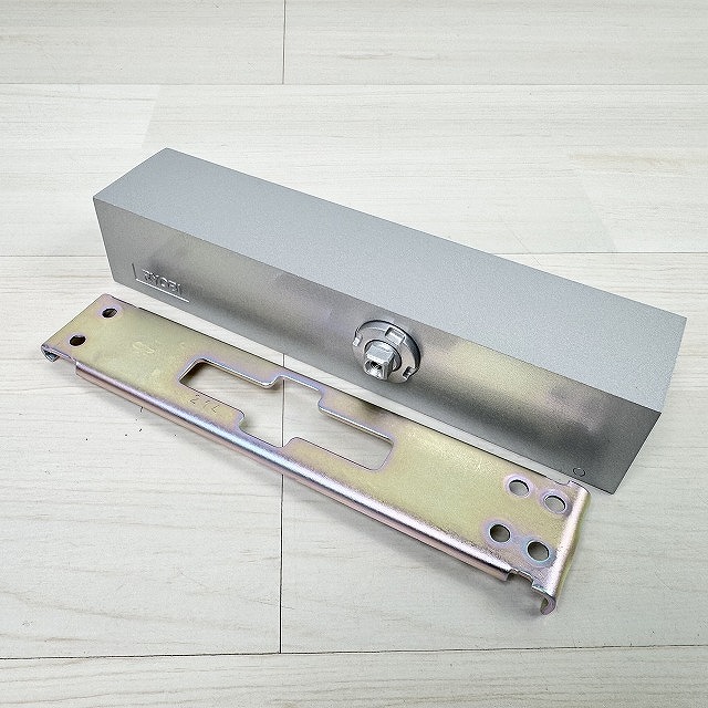 本体や取付板にキズやサビがないRYOBIの1003Pドアクローザを埼玉県朝霞市の買取ヴィレッジへ